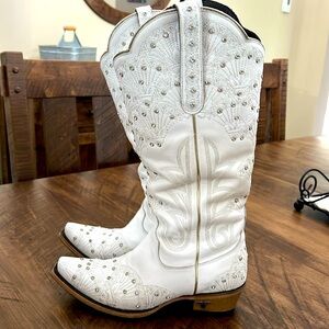 Lane Calypso Boots never been worn, no box anymore. They still sell on the Lane.